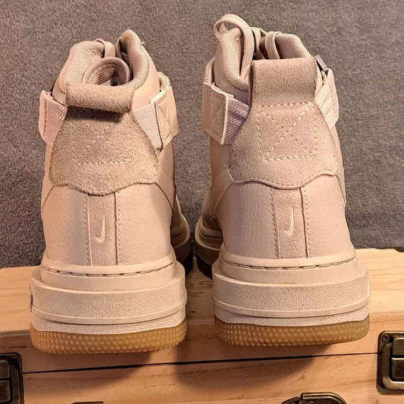 Nike Women's Air Force 1 High Utility 2.0, Size 10.5 - Picture 7 of 12